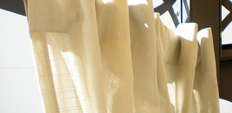 Dekorative Vorhänge für Gartenpavillons.