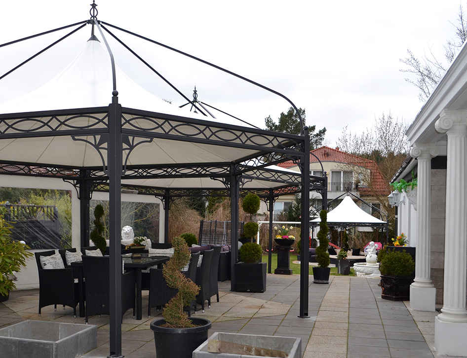 Edler Luxus-Gartenpavillon sechseckig.