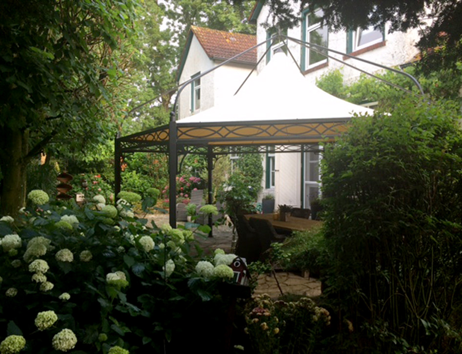 Wetterfester Luxus-Gartenpavillon.